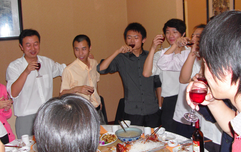 2009年9月24日，為迎接中秋佳節(jié)來臨，慶祝60周年國慶，答謝天度員工為公司快速發(fā)展所做出貢獻，天度網絡公司進行了員工歡唱活動。天度是一個年輕的團隊，也是一個充滿活力的團隊，也將是一個快樂的團隊。